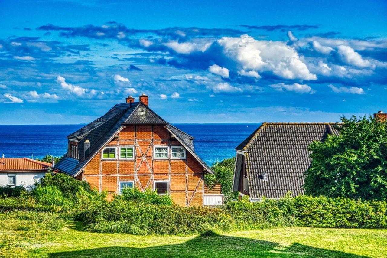 Meeresblick Fewo: Seaside Retreat with Balcony and Spa Access Goehren  Exterior photo